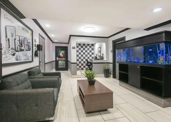 Super 8 By Wyndham Austin University/Downtown Area