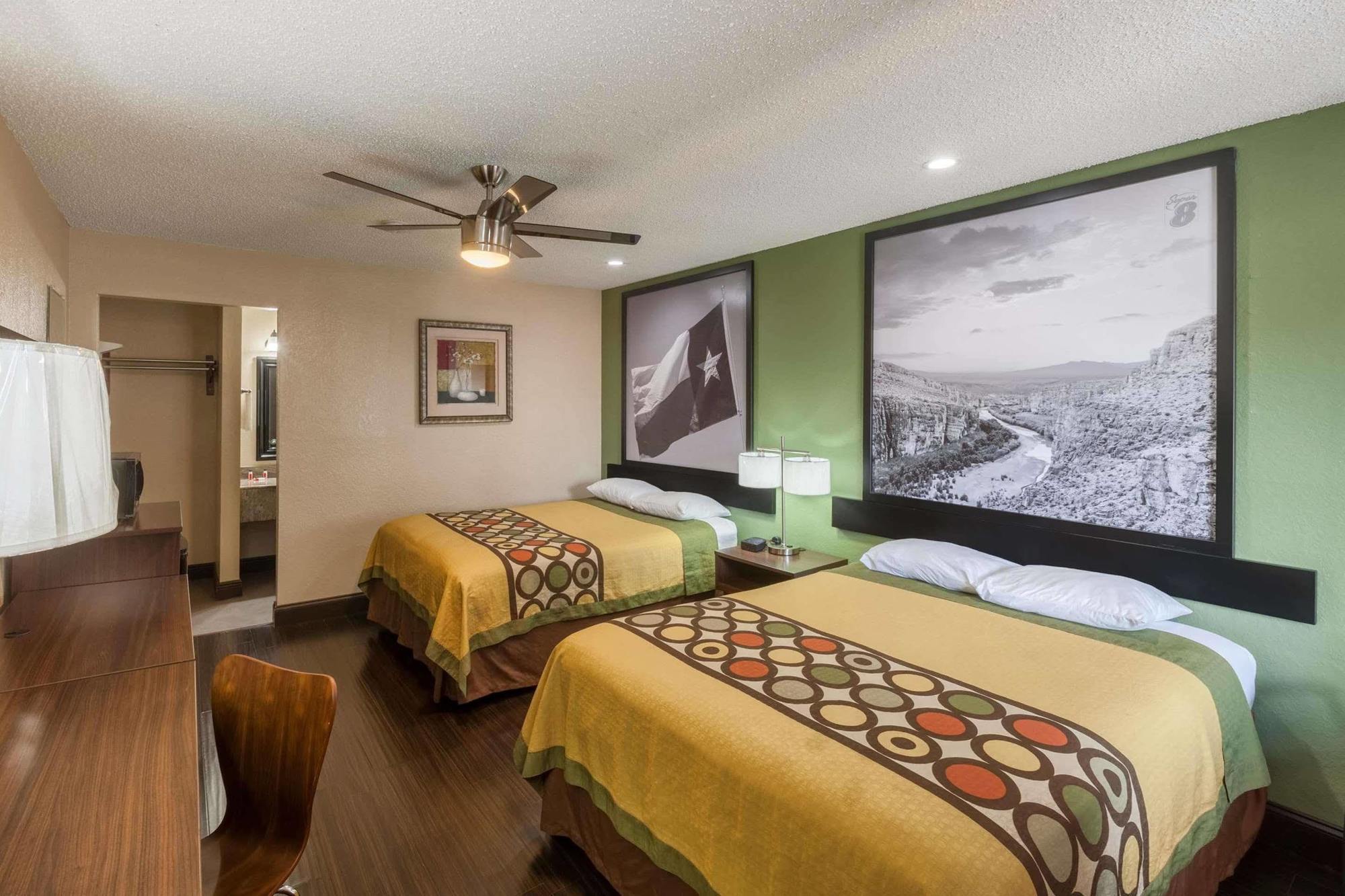 Super 8 By Wyndham University/downtown Area Austin